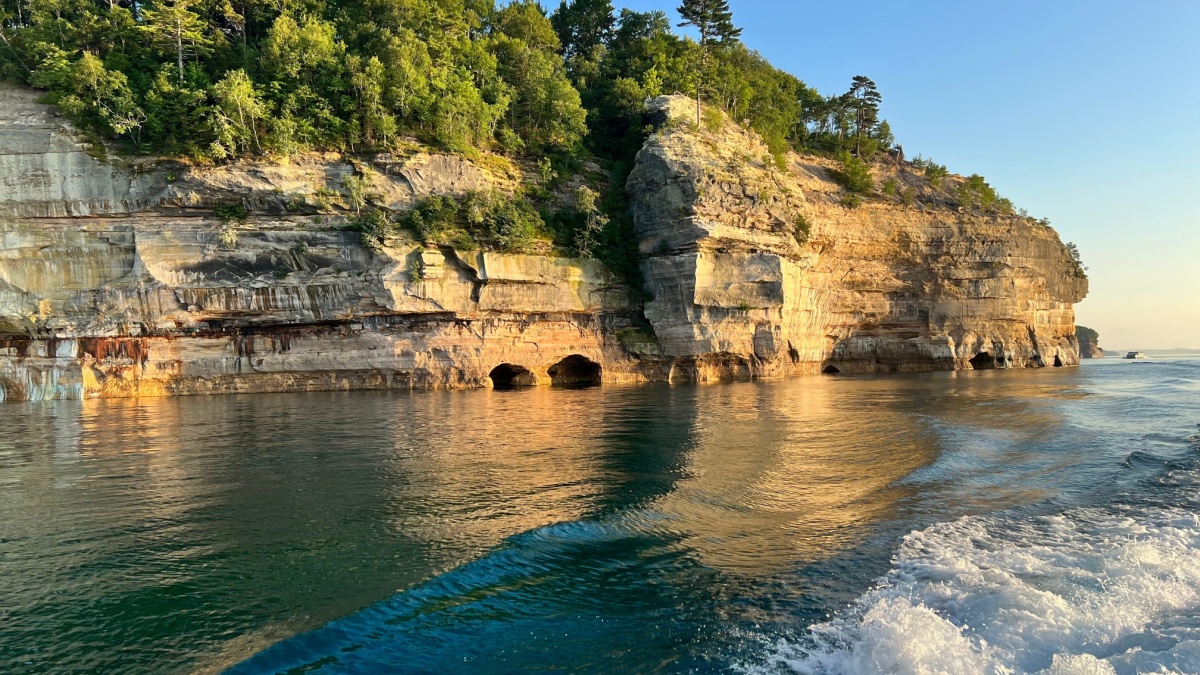 Pictured Rocks National Lakeshore is one of four national parks sites in Michigan’s Upper Peninsula, known for its stunning and colorful sandstone cliffs.