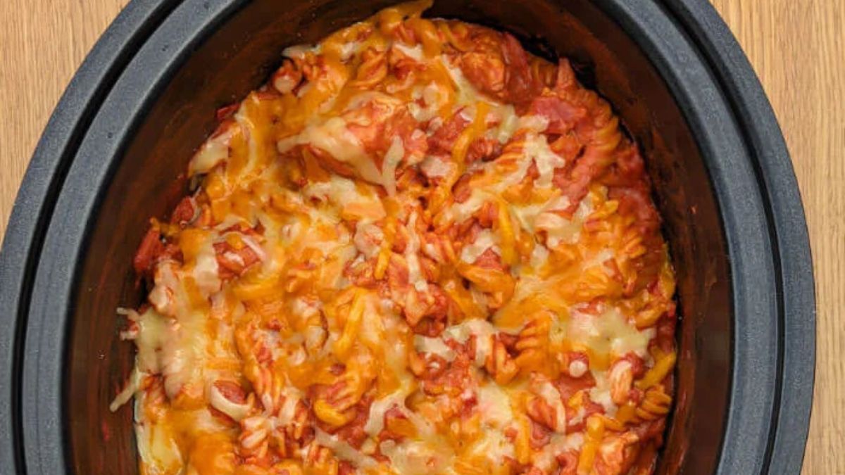 Slow Cooker Hunters Chicken Pasta Bake.