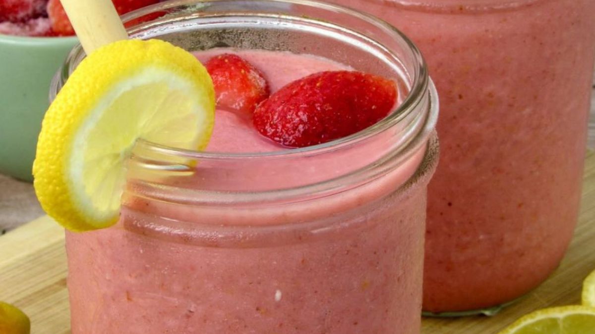 Strawberry Lemonade Smoothie.