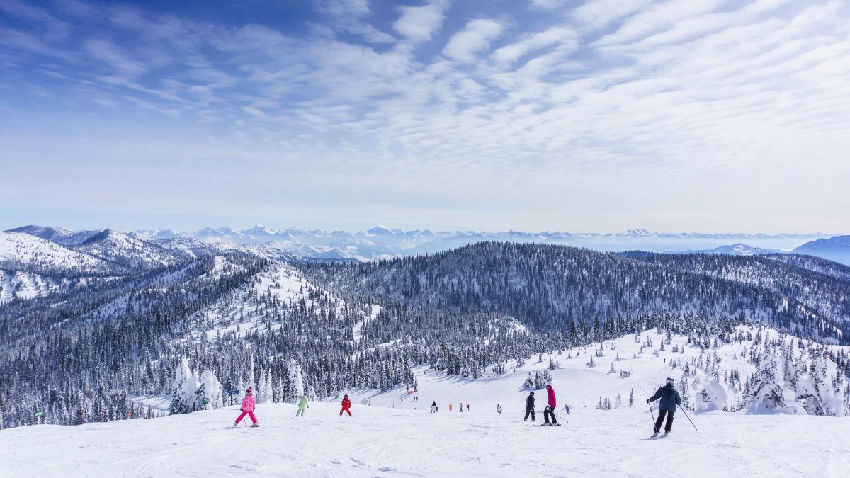 Family skiers in whitefish.