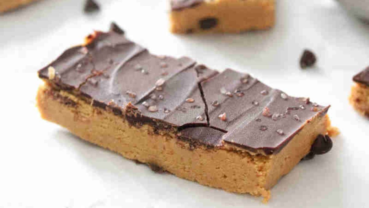 4 Ingredient Protein Bars [Dairy-Free].