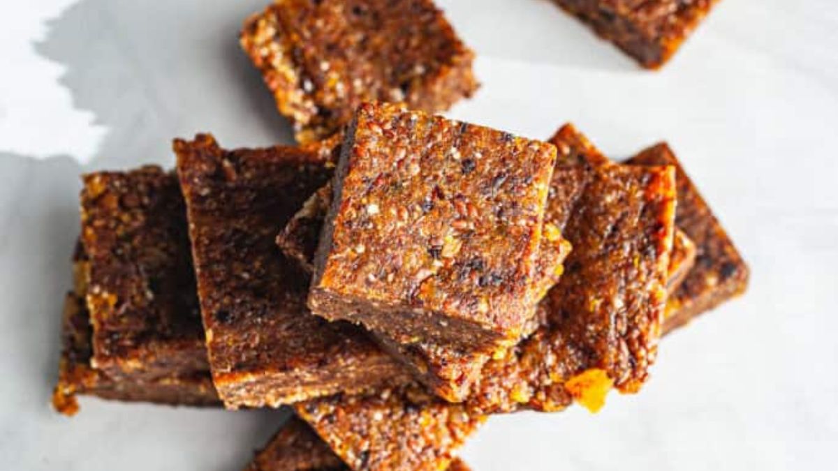 Apricot Almond Snack Bars (No-Bake & Healthy!).