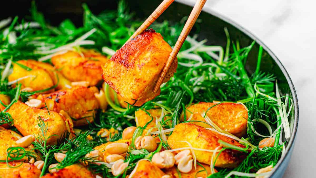 Cha Ca La Vong (Vietnamese Turmeric Fish with Dill).