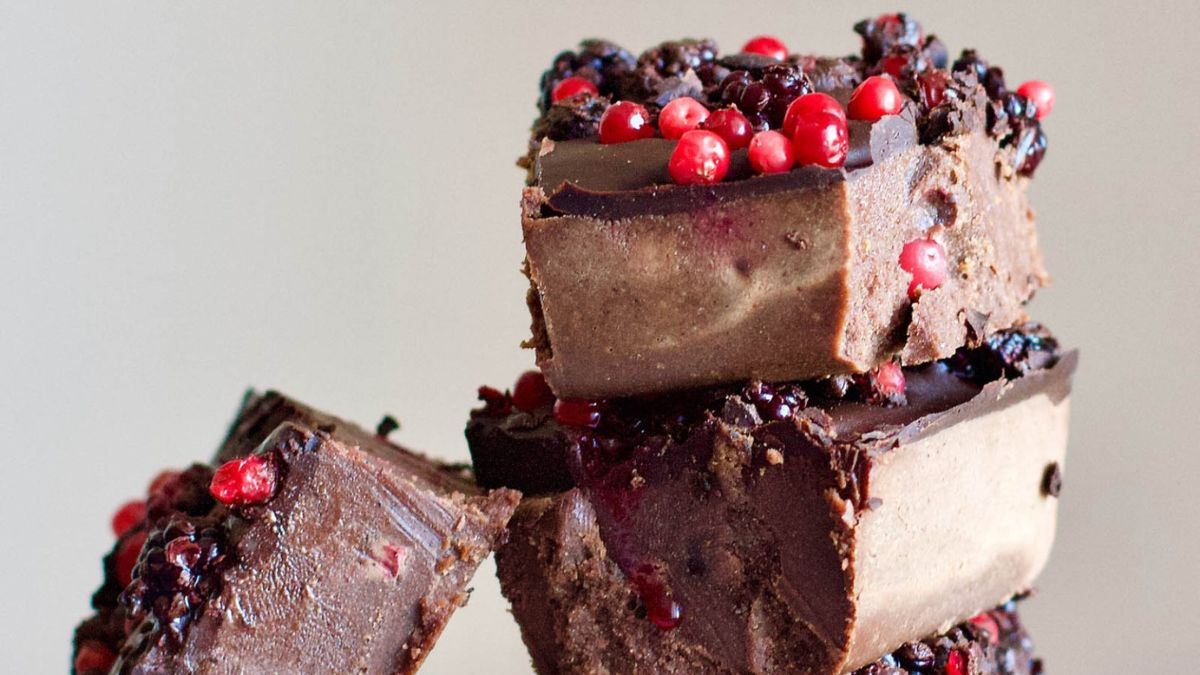 Chocolate Walnut Fudge (Vegan & Raw).