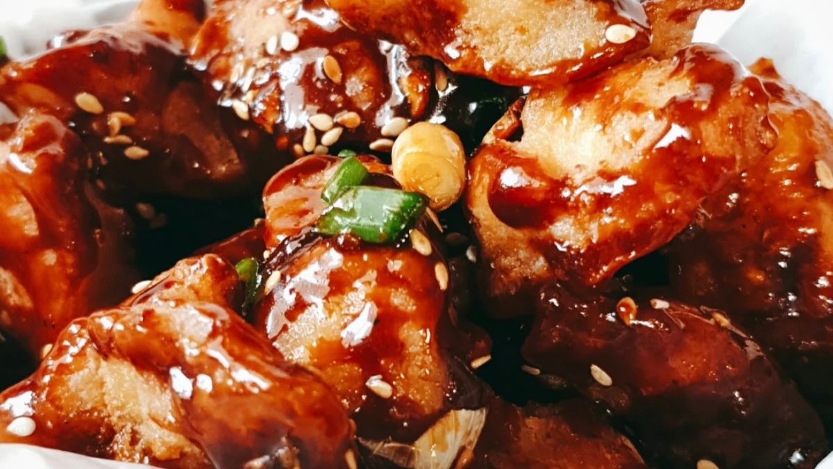 Crispy Korean Fried Chicken Recipe (in Soy Garlic Sauce!).