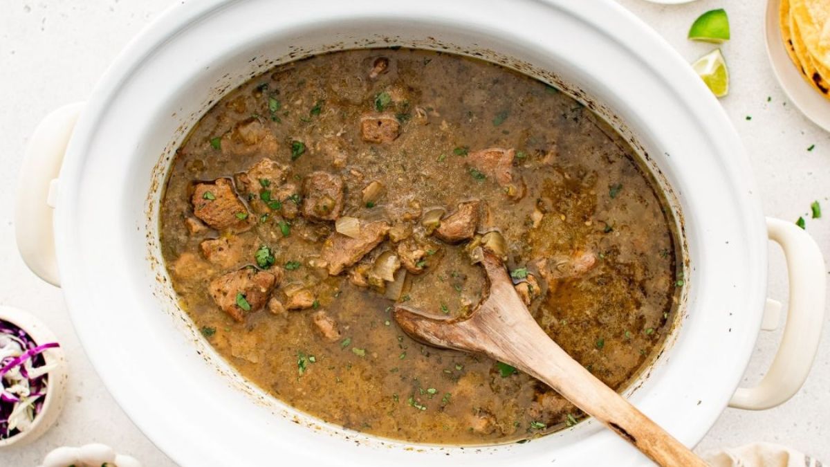 Crockpot Chili Verde: Easy Slow Cooker Recipe for Tender Pork.