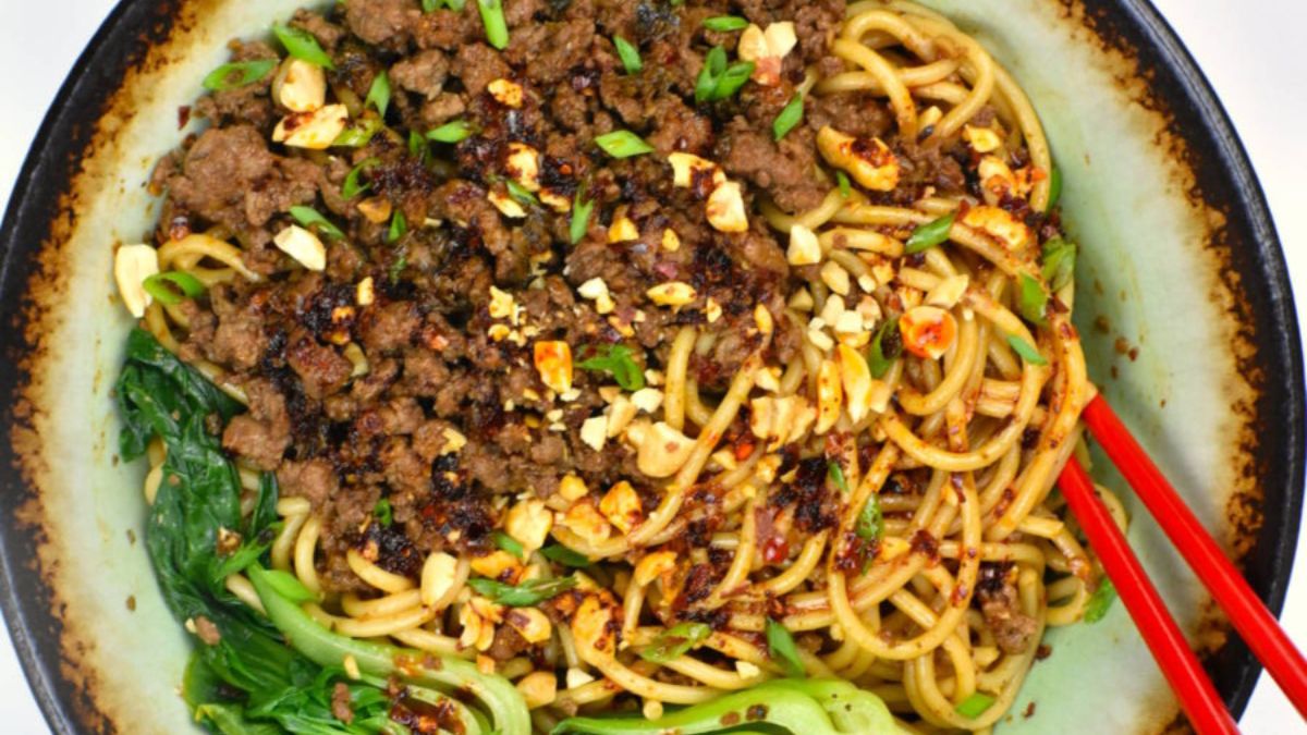 Dan Dan Noodles (Spicy Sichuan Noodles).