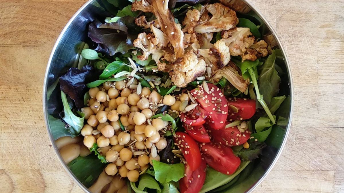 Easy Cauliflower & Chickpeas Salad.