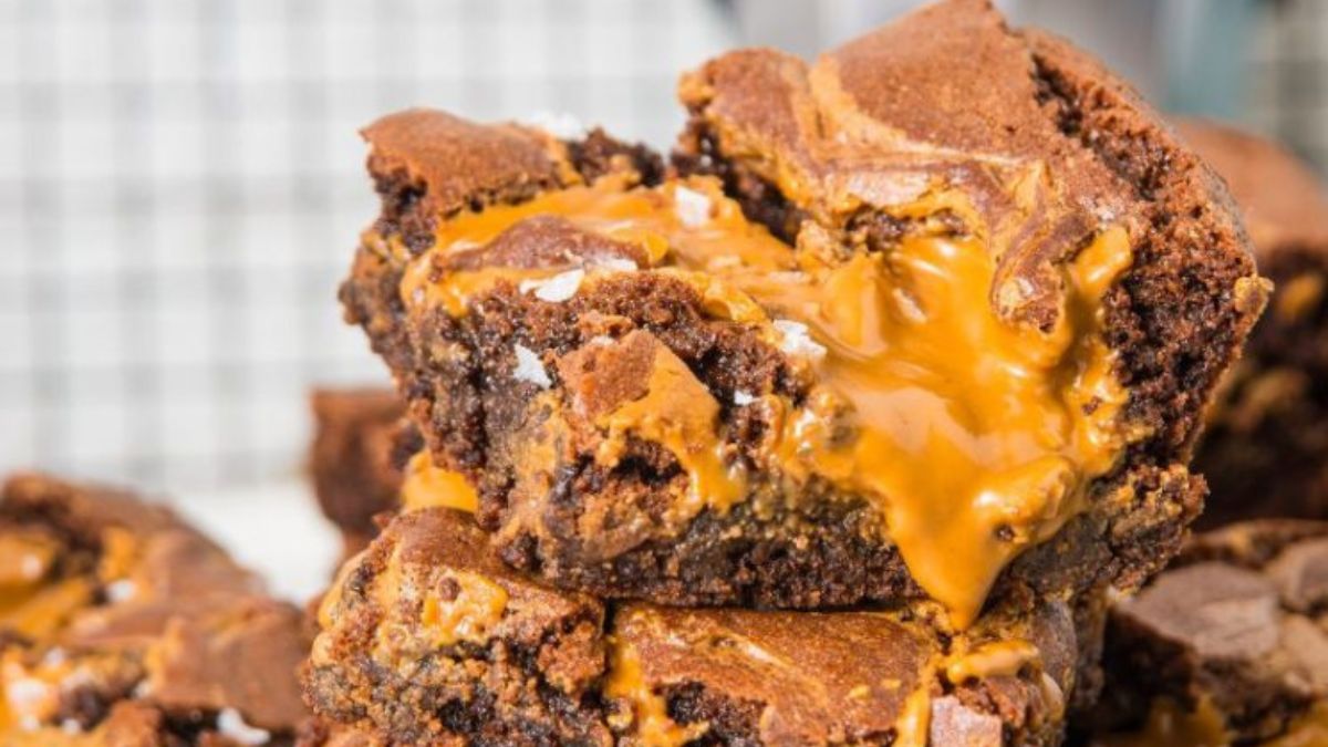Easy, Fudgy Chocolate Biscoff Brownies With Cookie Butter Swirl.