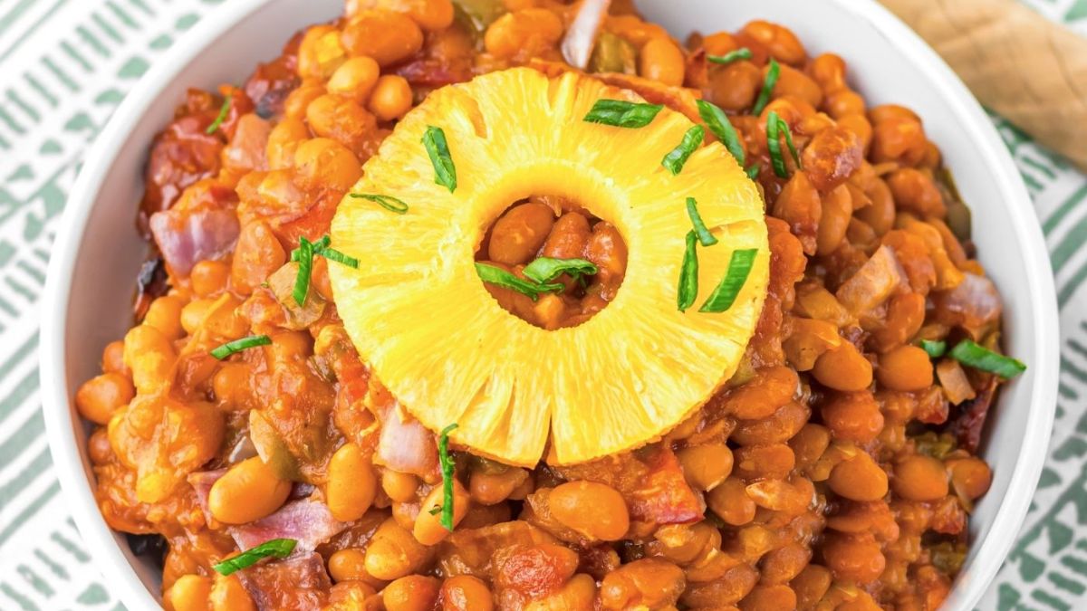 Easy Hawaiian Baked Beans: A Taste of the Islands in Every Bite.