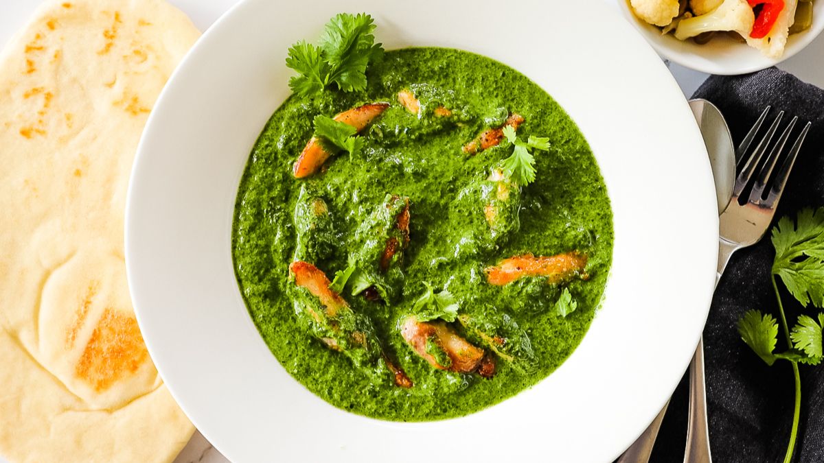 Easy Homemade Palak Chicken Recipe (Spinach Curry Sauce).