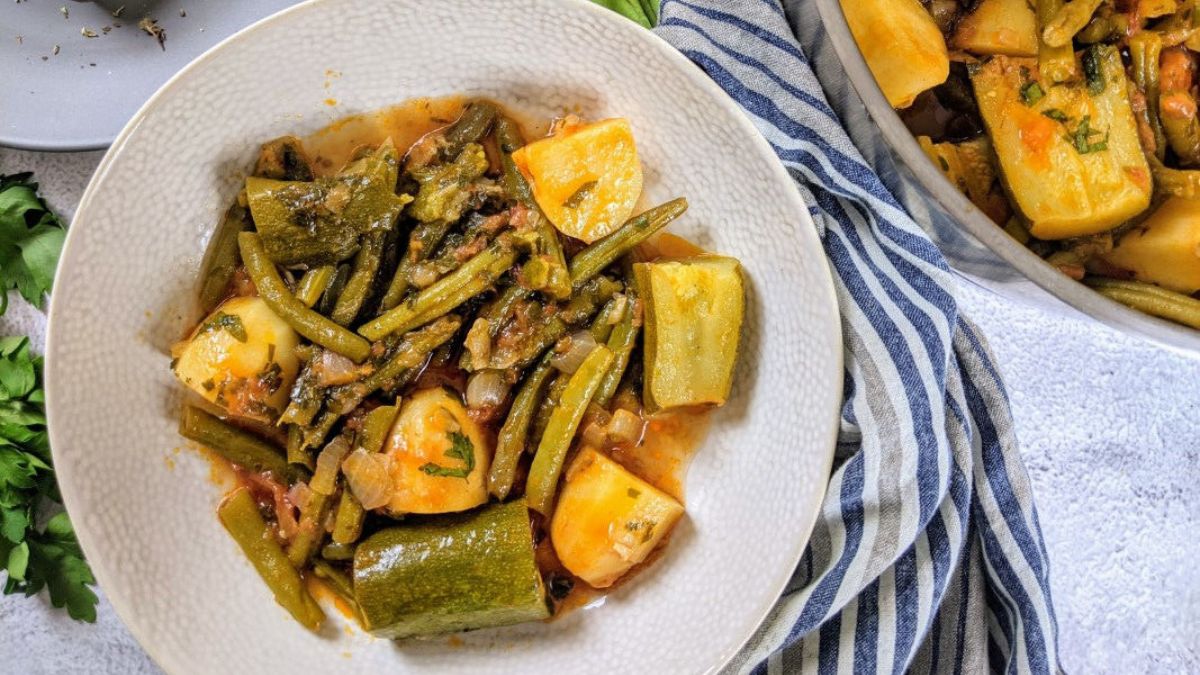 Greek Green Beans And Potatoes - Fasolakia Ladera.
