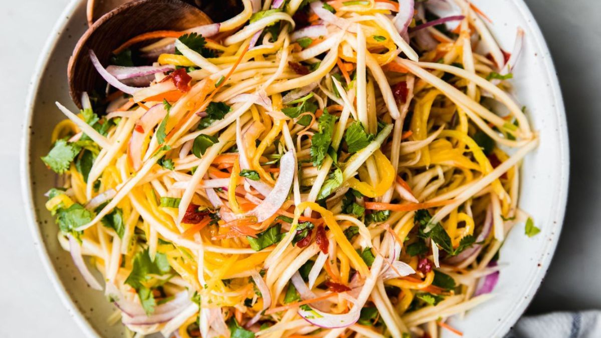 Green Thai Mango Salad (Sweet & Tangy).