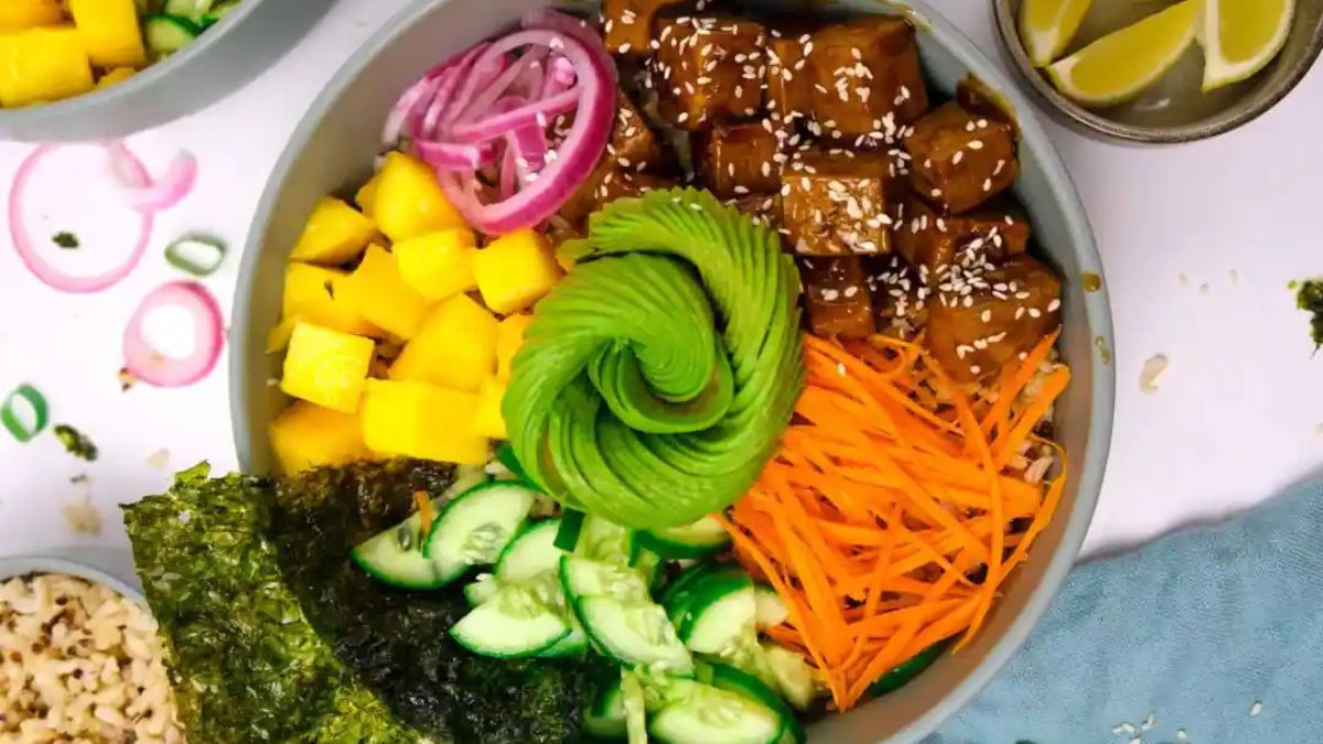 Homemade Teriyaki Tofu (Poke Bowl with Mango and Avocado).