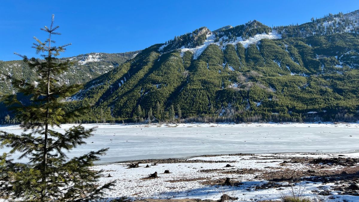 Lake Como in Montana on a winter afternoon.