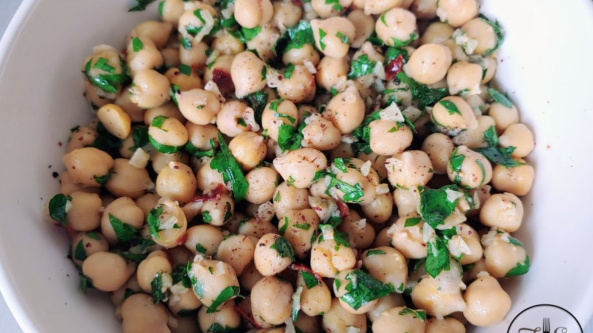 Lemony Greek Chickpeas.