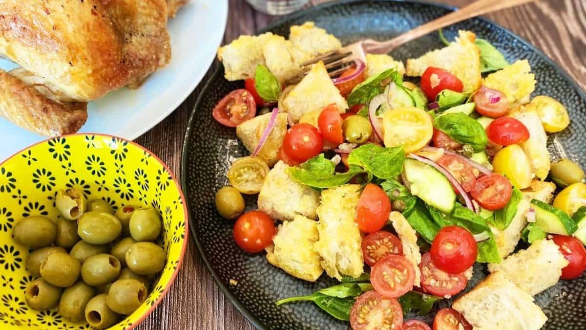 Panzanella Toscana (Italian Bread Salad).