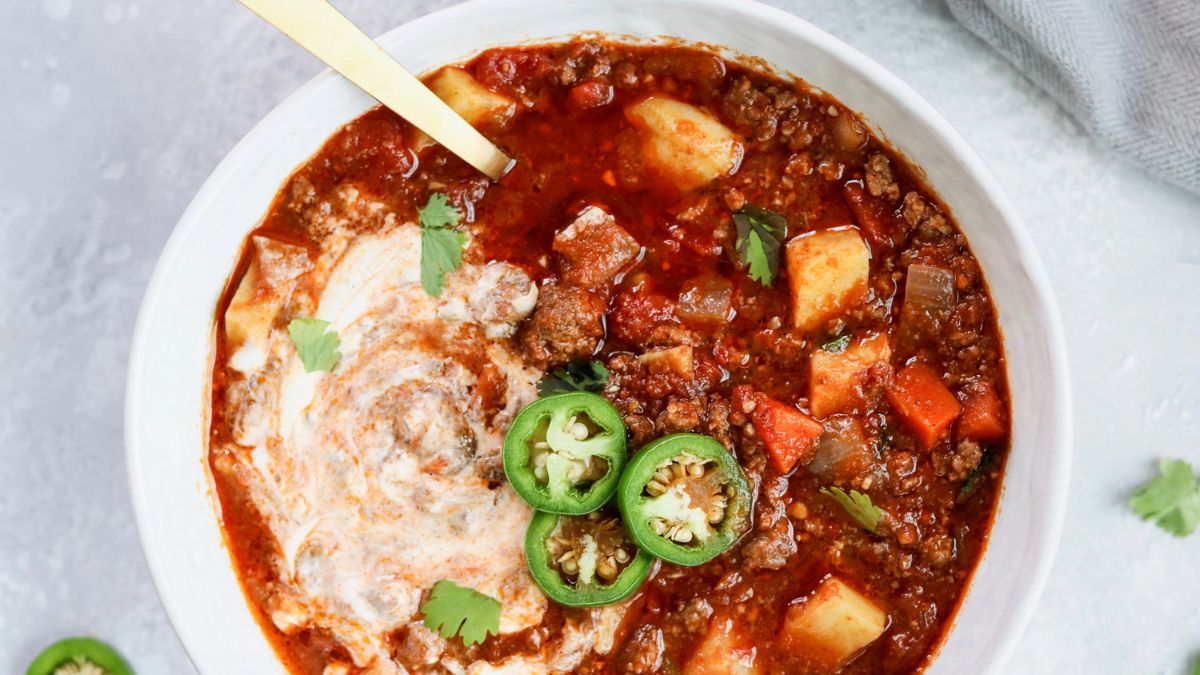 Slow Cooker Sweet Potato Chili {Whole30}.