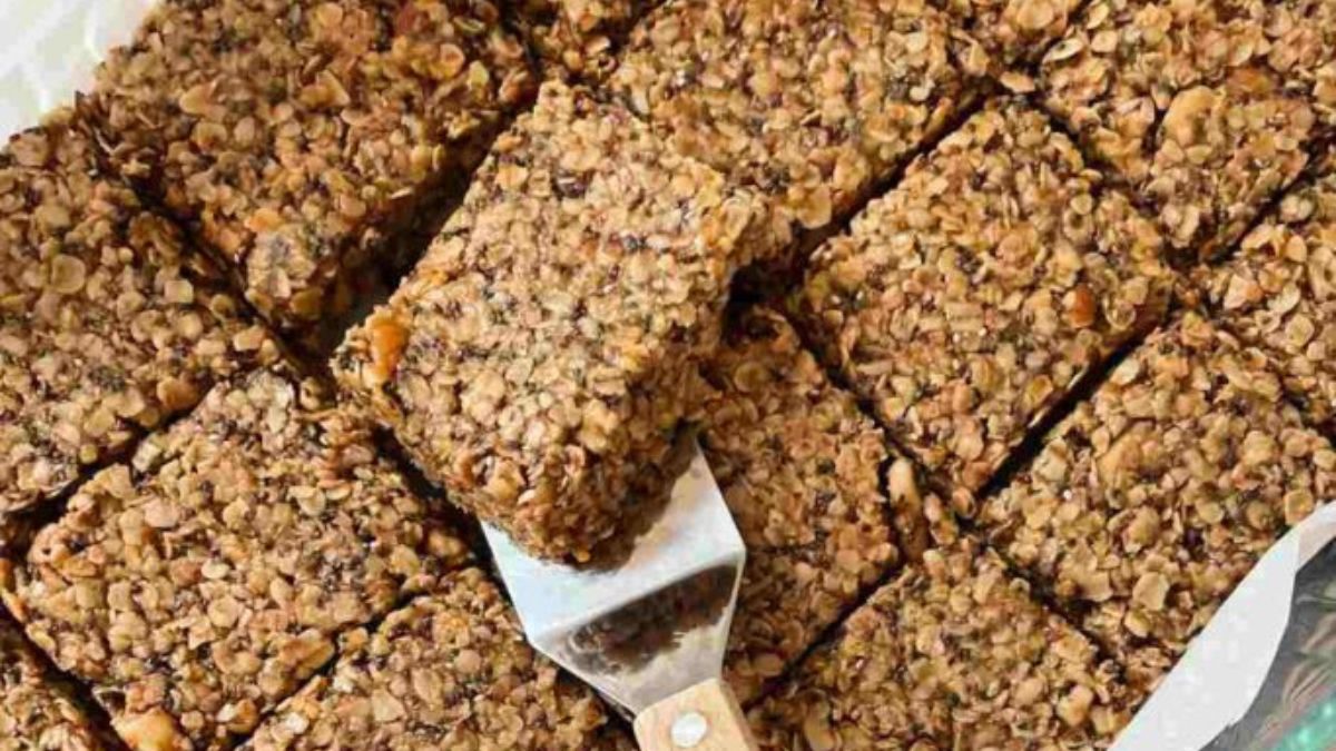 The BEST Easy Homemade Chewy Granola Bars Recipe.