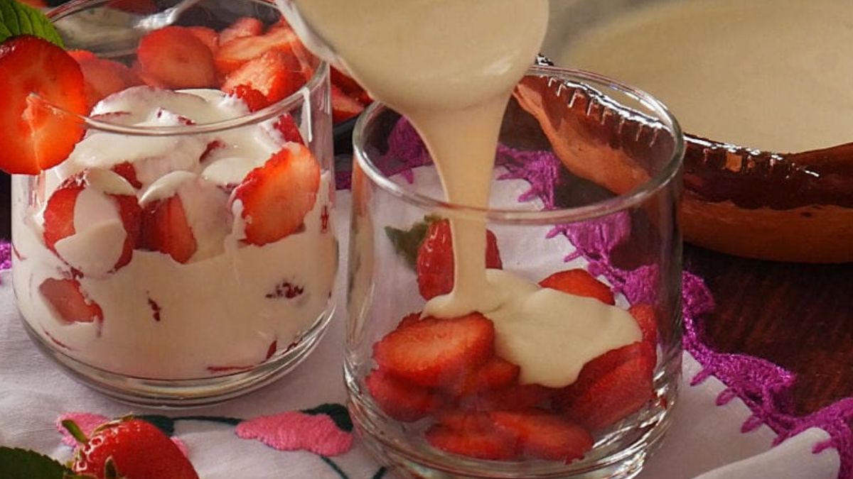 Best Fresas con Crema (Mexican Strawberries and Cream).