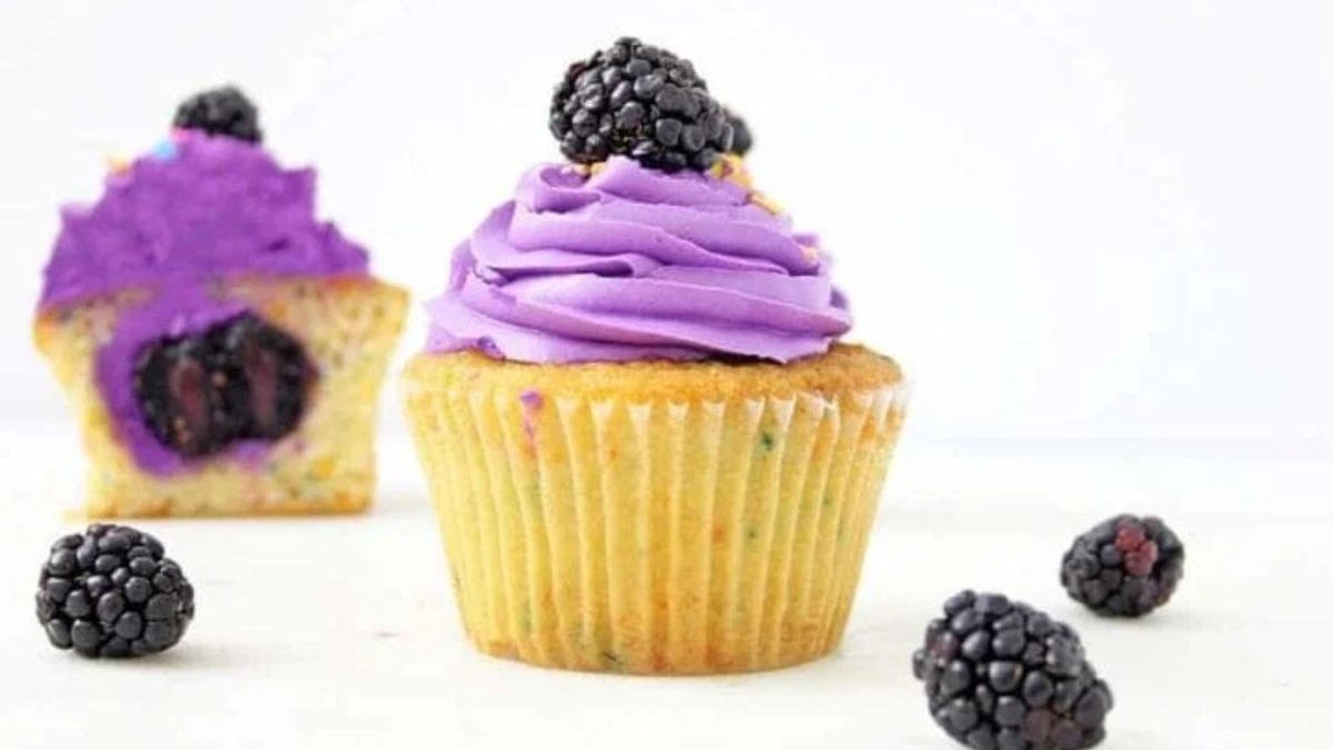 Blackberry Cupcake Recipe from scratch.