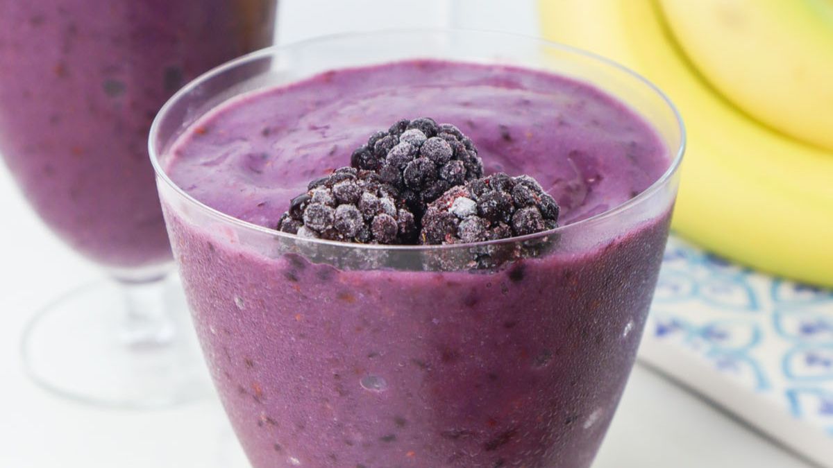 Blackberry Strawberry Smoothie with Coconut Water.