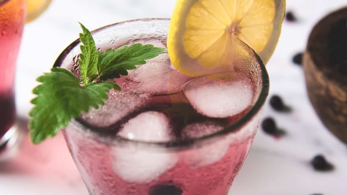 Blueberry Lemon Infused Water (Recipe + Benefits).