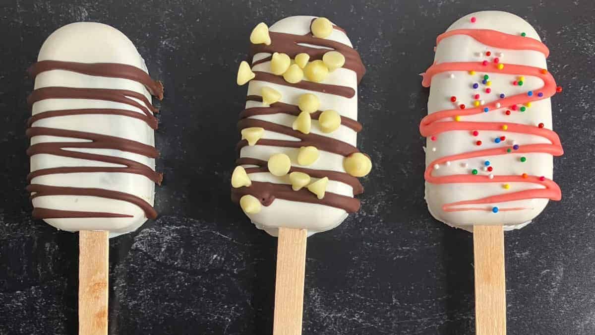 Cakesicles Cake Pops (Cake Popsicles Recipe) .