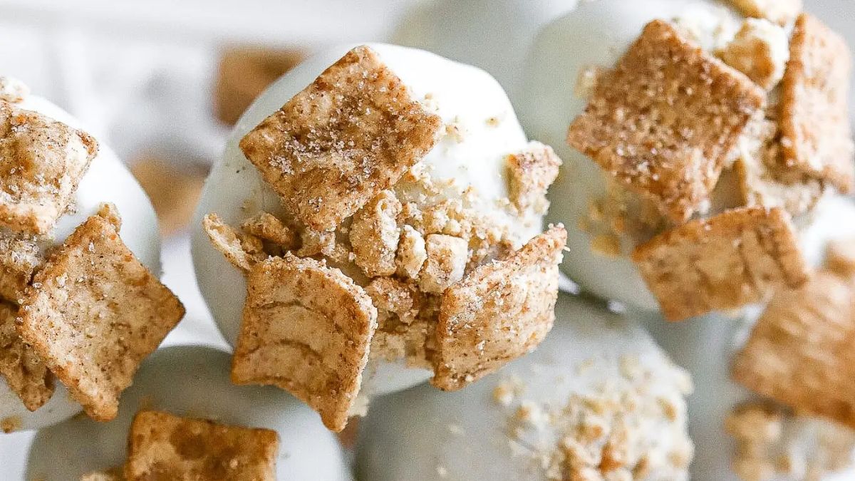 Cinnamon Toast Crunch Cake Pops Recipe.
