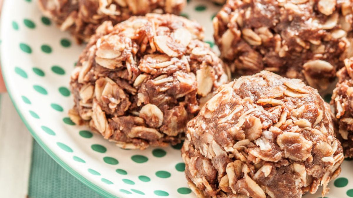 Coconut Oatmeal Cookie Balls (No-Bake).