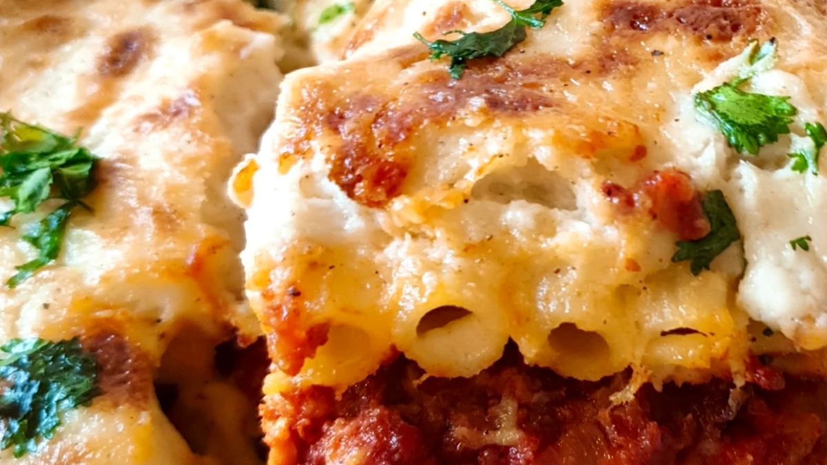 Creamy Macarona Bechamel Pasta Recipe (White Sauce Bake).