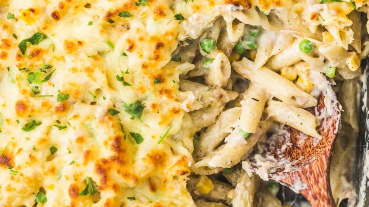 Creamy Tuna Pasta Bake (Tuna Casserole).