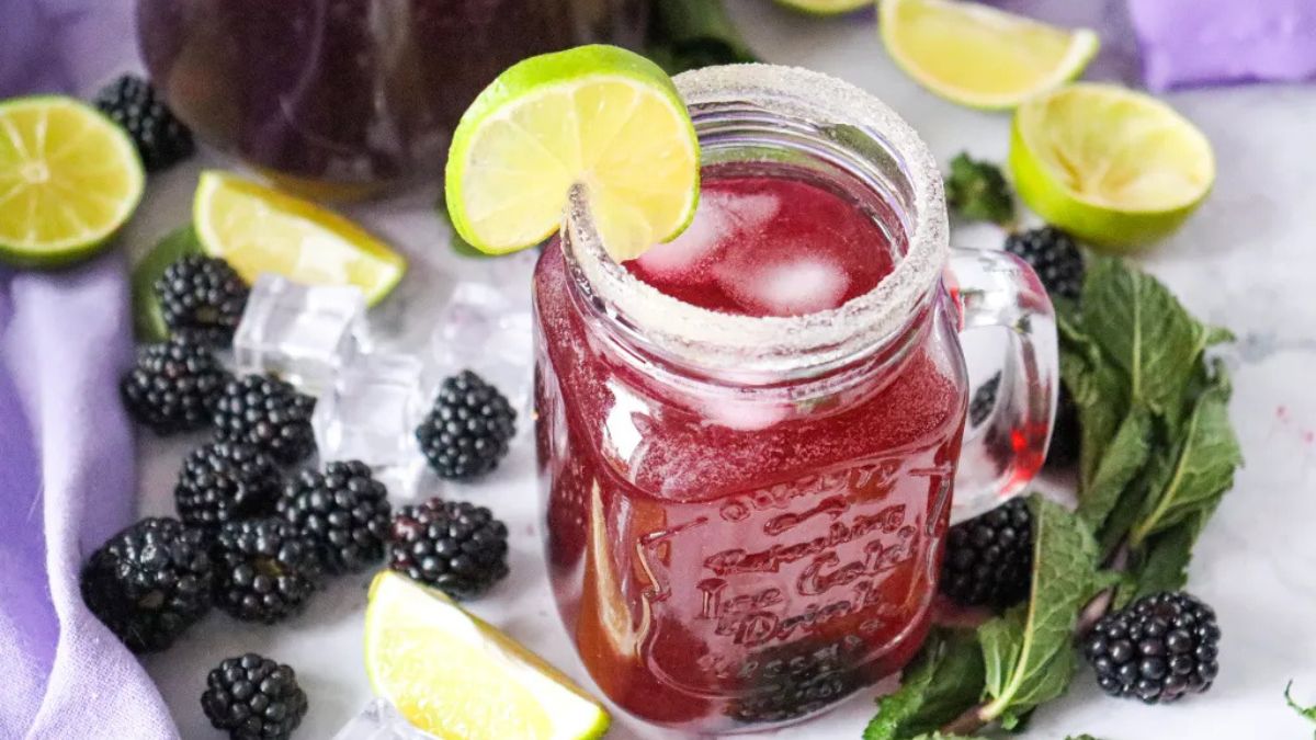 Dreamy Blackberry Mojito Mocktail Recipe.