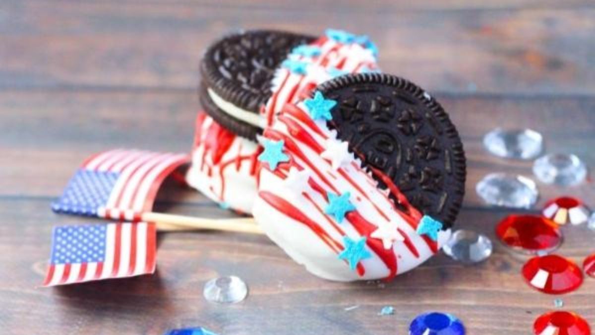Easy 4th of July Oreo Treats for Kids to Make.