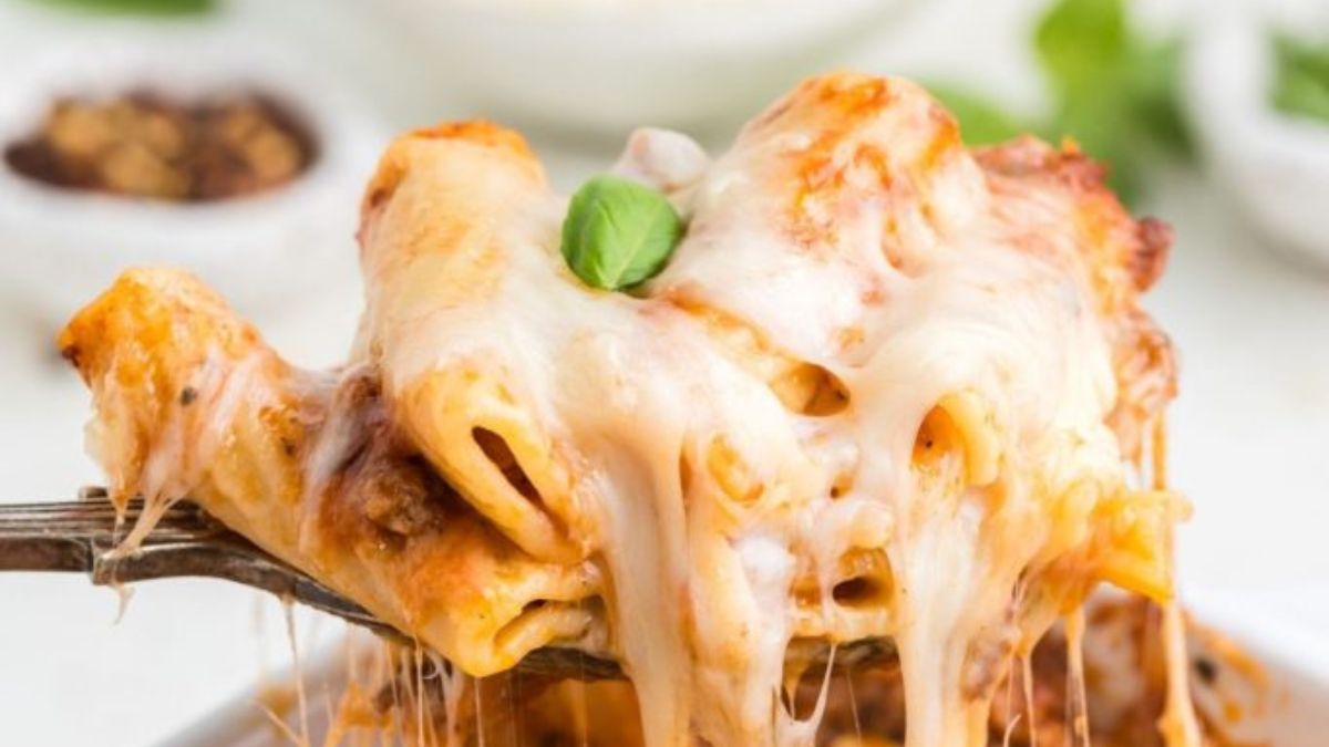 Easy Baked Rigatoni with Ground Beef.