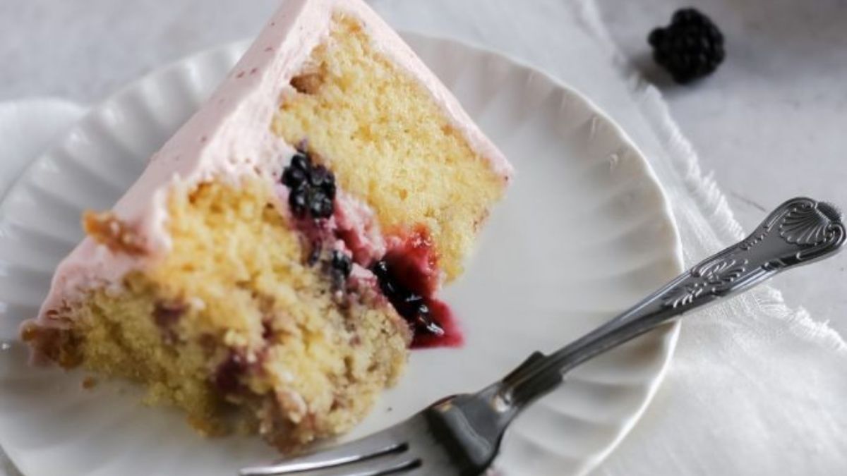 Easy Blackberry Cake Recipe.