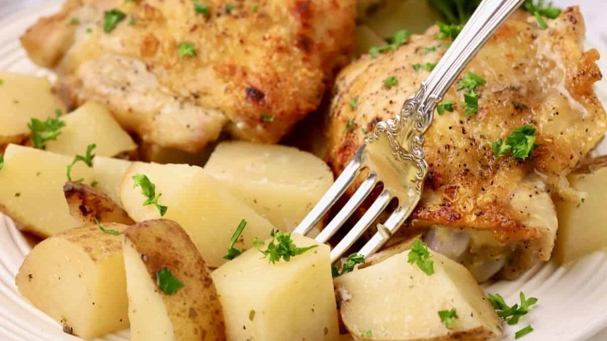 Easy Crock Pot Chicken and Potatoes Recipe.
