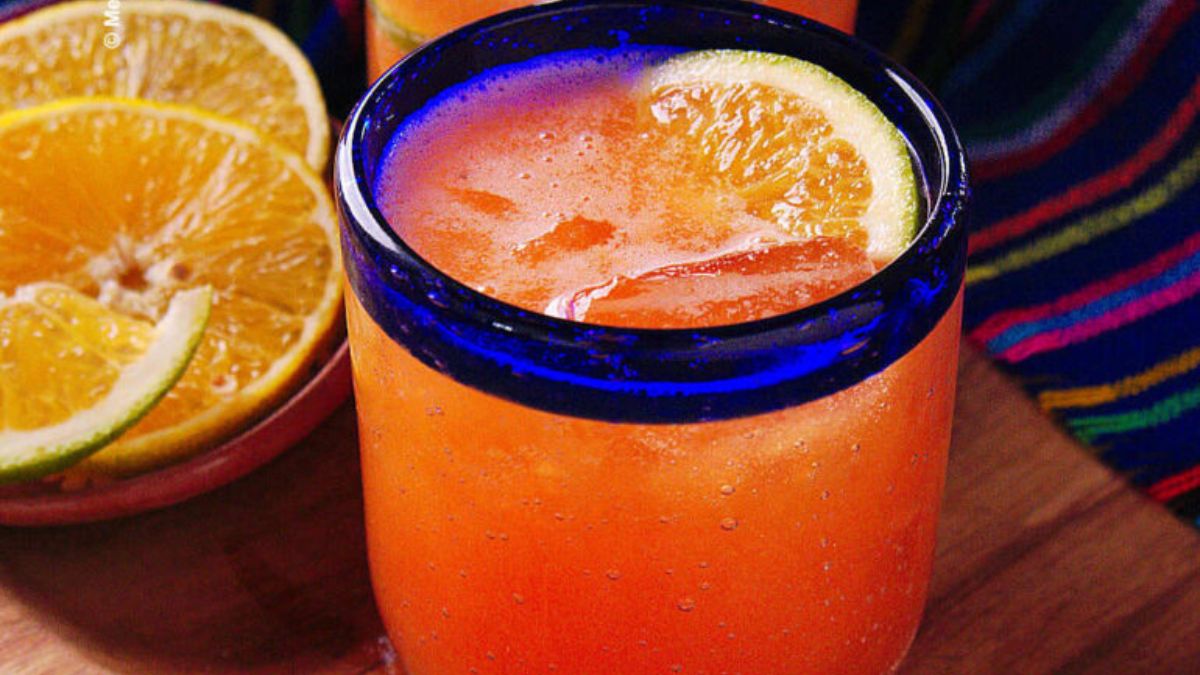 Easy Papaya Agua Fresca with Orange Juice.