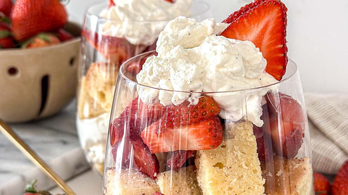 Easy Strawberry Shortcake Parfaits (With Pound Cake).