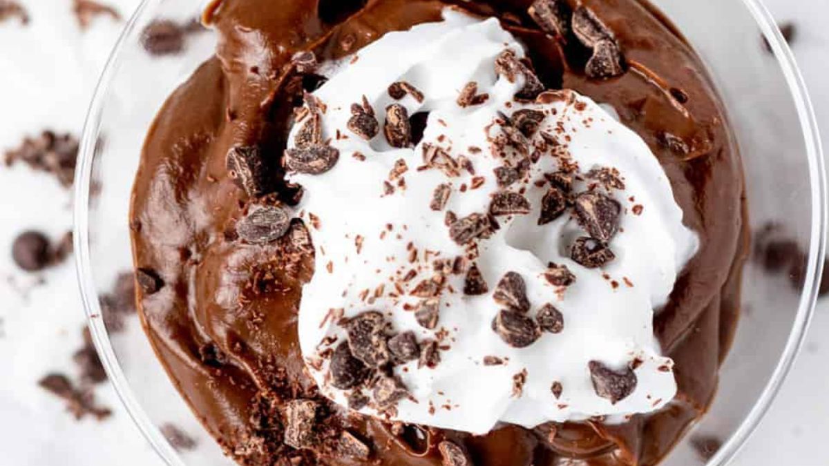Healthy Chocolate Avocado Pudding {Vegan, Paleo}.
