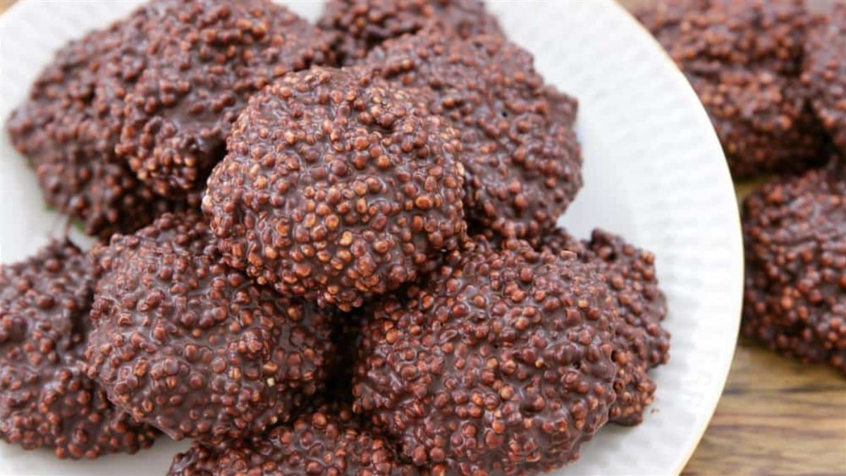 Healthy Quinoa Chocolate Crisps (5 Ingredients).