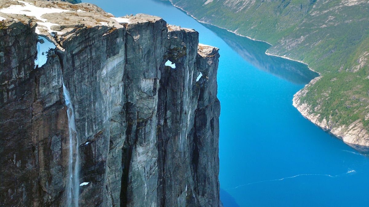 Lysefjord - Kjerag is a popular mountain peak that towers a 1000 metres over the Lysefjord.