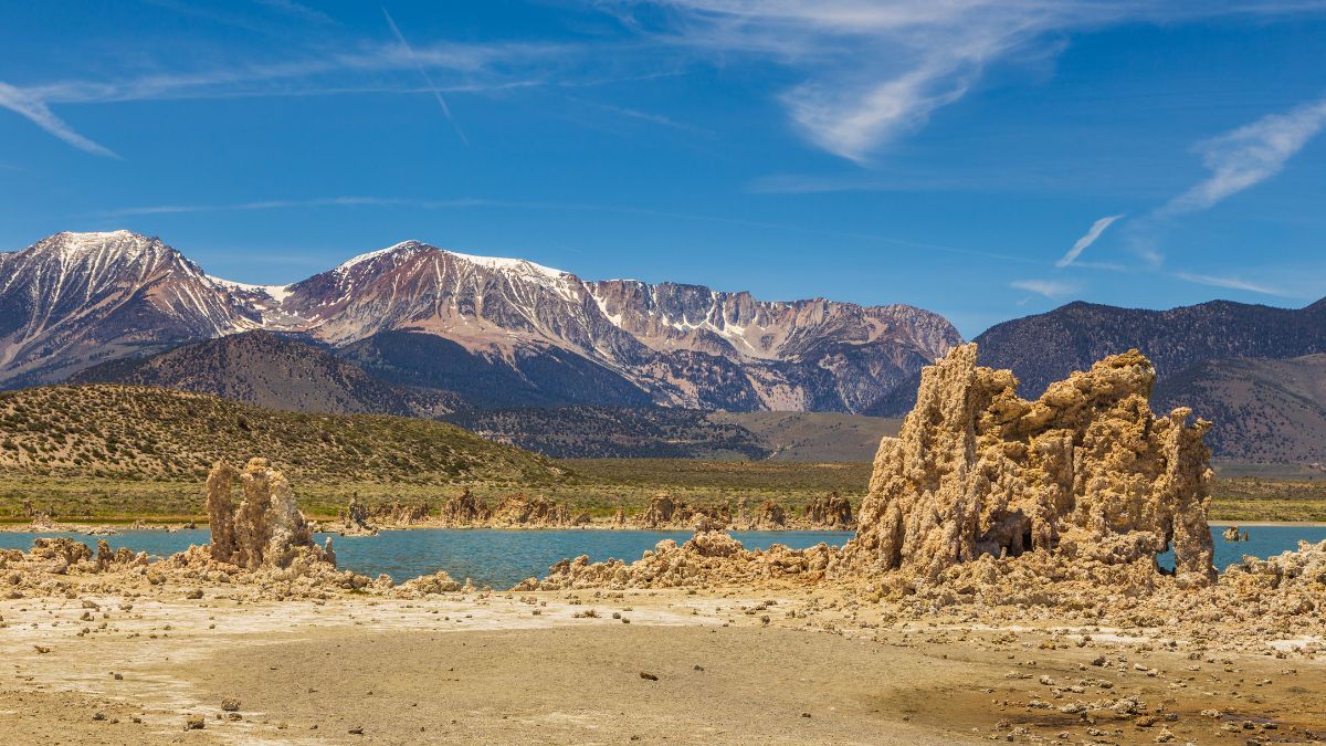 Mono Lake coast, rock formations. Saline soda lake in Mono County. Sierra Nevada mountain in the background. California, USA..