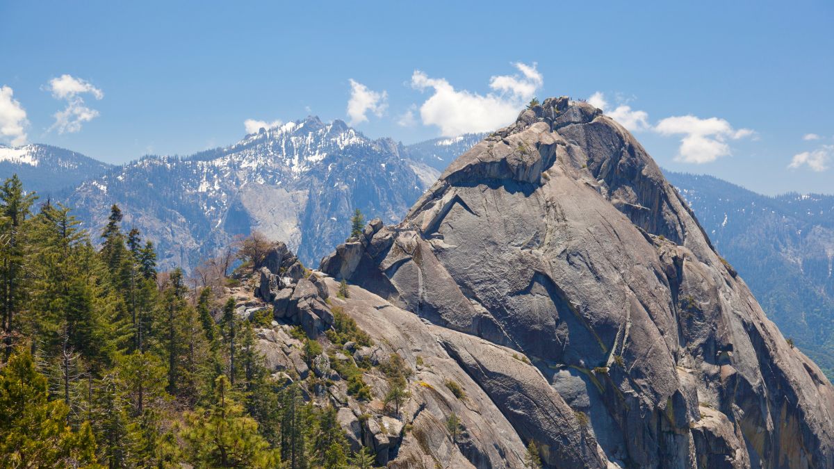 Moro rock and the high mountains of the sierra nevada, sequoia national park, california, united states of america, north america.