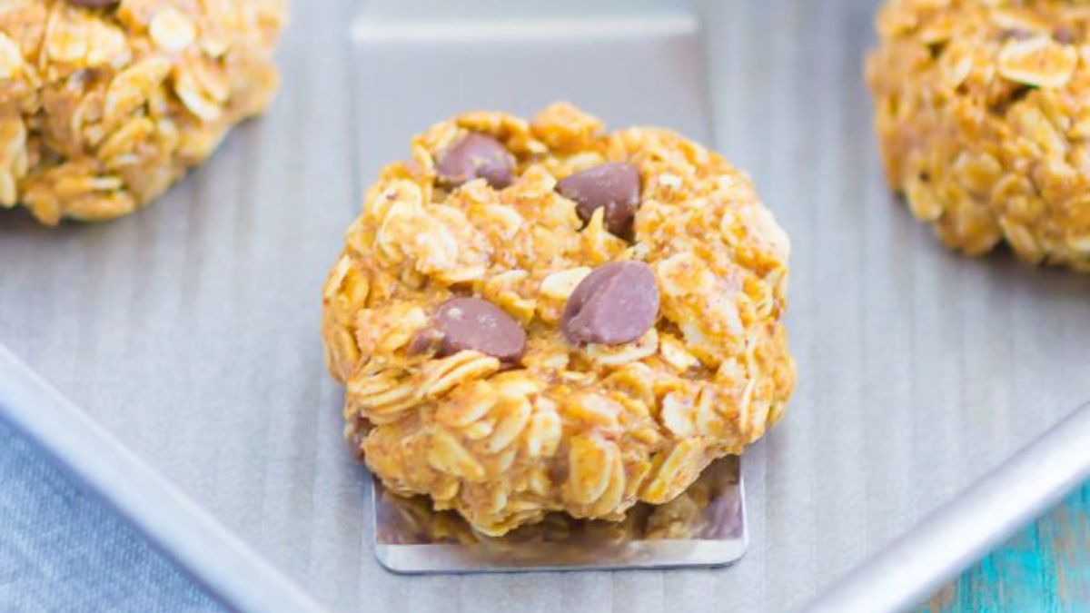 No Bake Almond Butter Oatmeal Cookies.