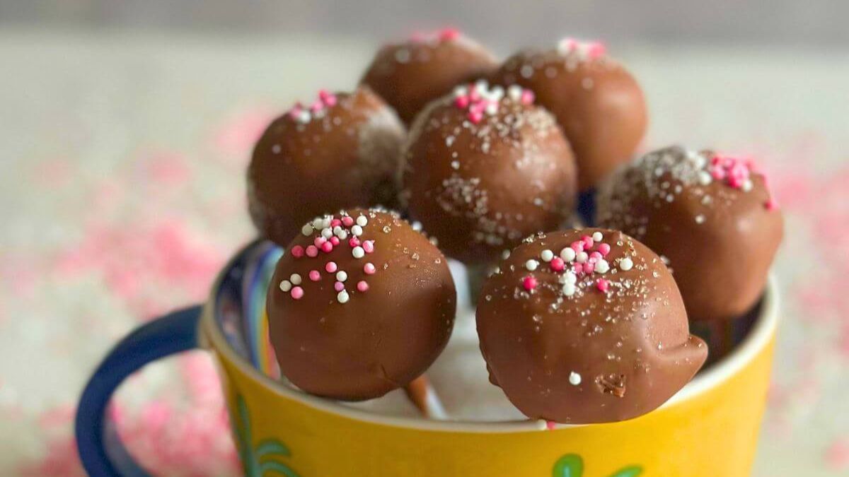 Pistachio Cake Pops.