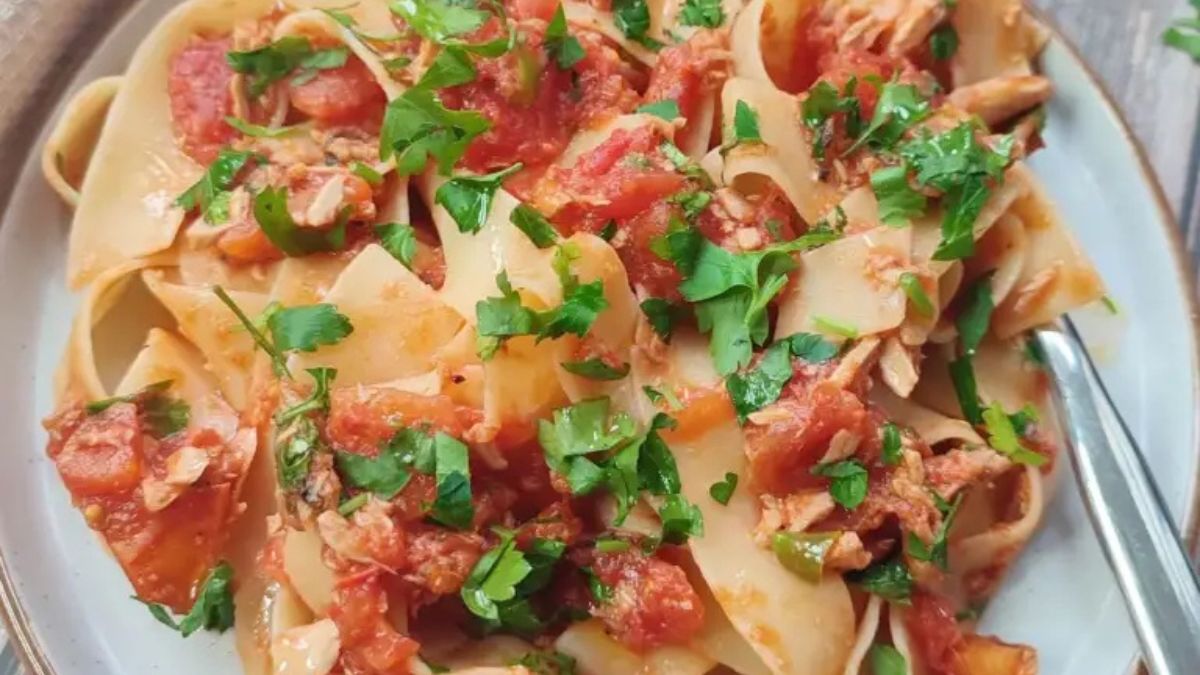 Quick Tuna Garlic and Chilli Pasta.