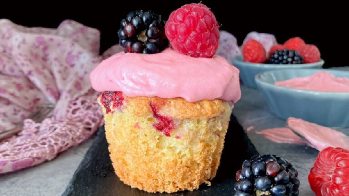 Raspberry and Blackberry Spelt Cupcakes.