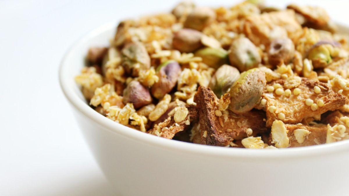 Recipe ReDux #19 Cantaloupe Pistachio Granola.