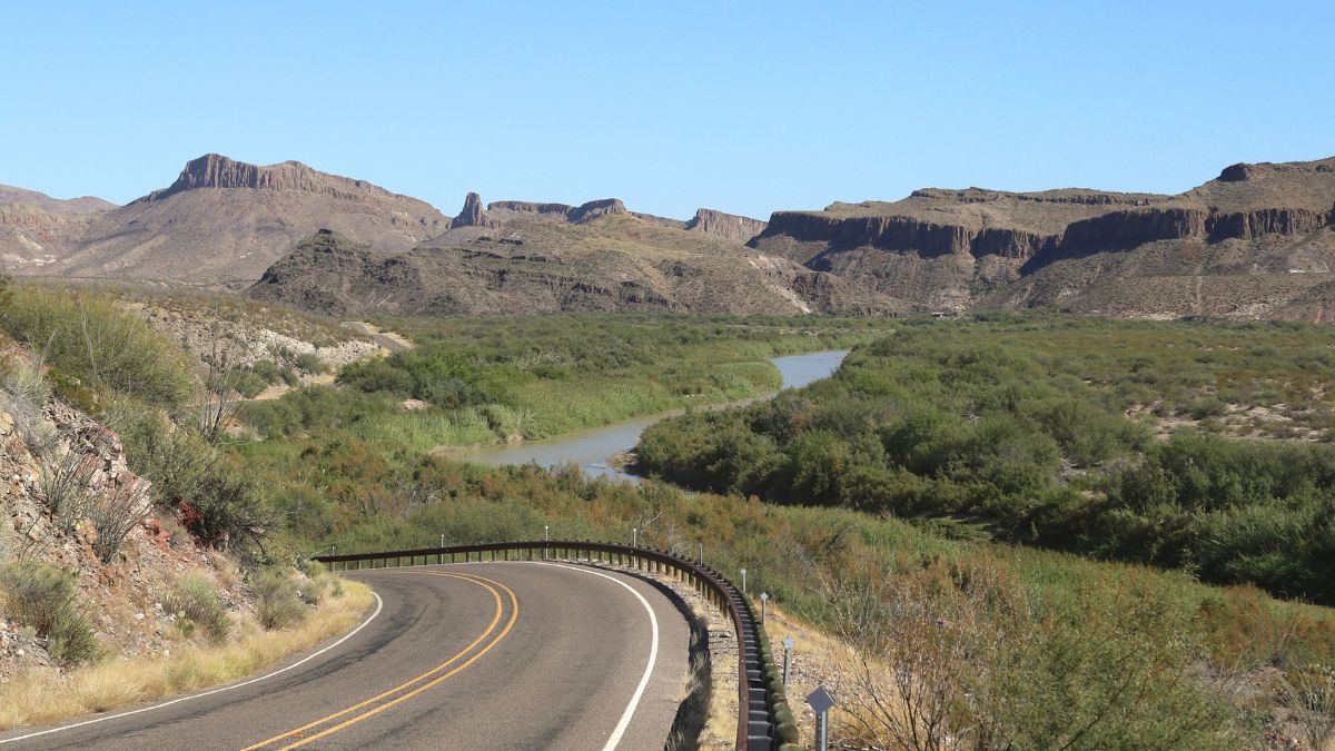 River Road and the Rio Grande River near Grassy Bank Campground, Big Bend Ranch State Park, Texas.